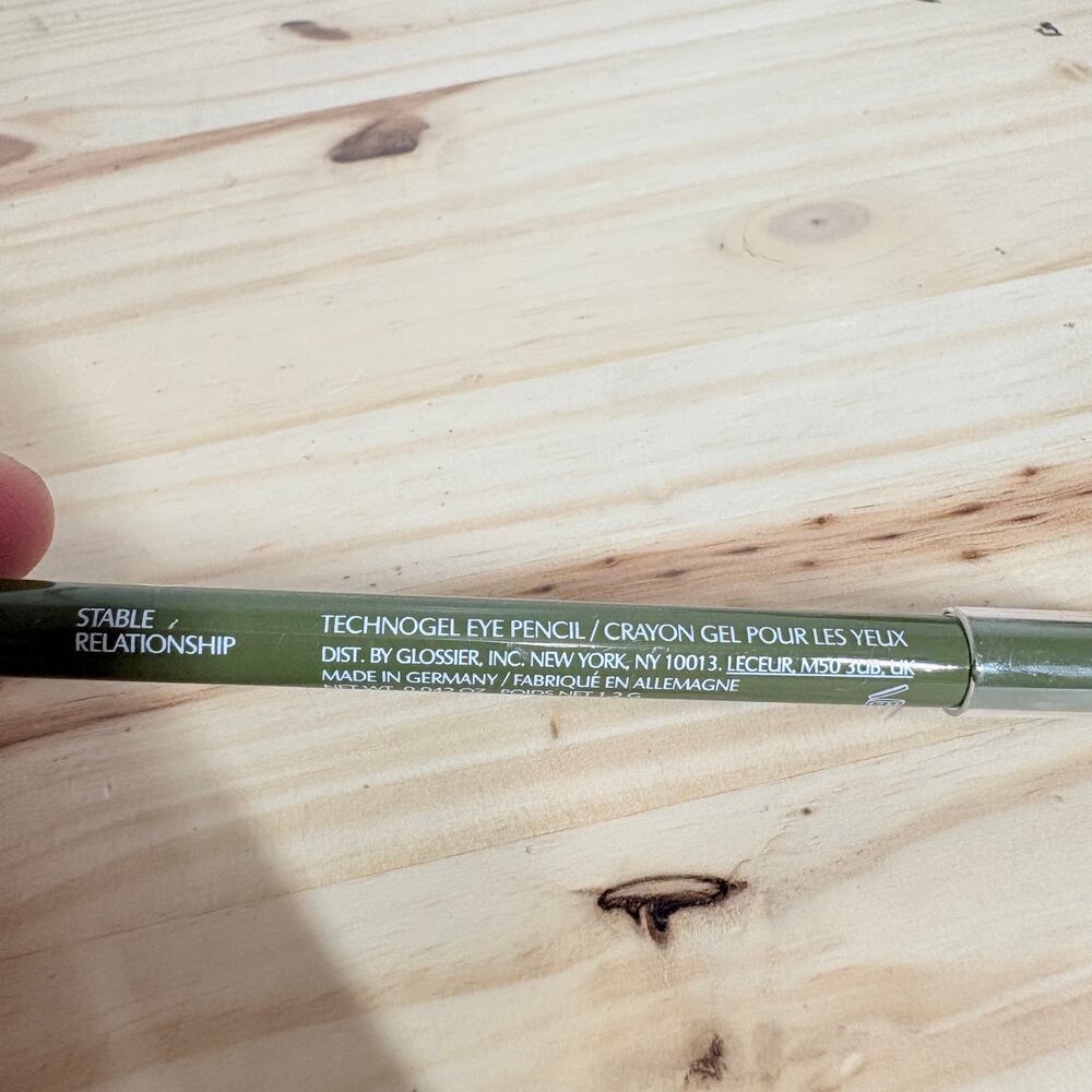 Glossier Play Color Slide Technogel Eye Pencil Stable Relationship Green - Picture 3 of 5